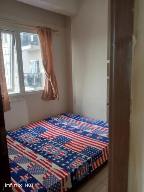 Petite Amies Maison